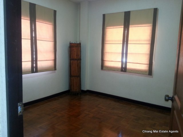 House with 2 Plots of Land for Sale