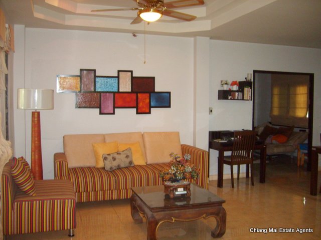 House with 2 Plots of Land for Sale