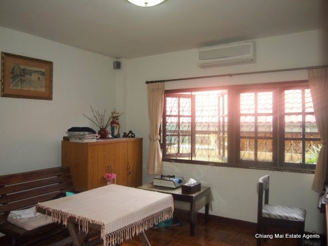 Nice Bungalow For Sale In Rungaroon3