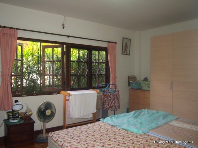 Nice Bungalow For Sale In Rungaroon3