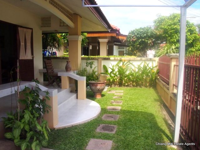 Nice Bungalow For Sale In Rungaroon3