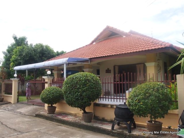Nice Bungalow For Sale In Rungaroon3