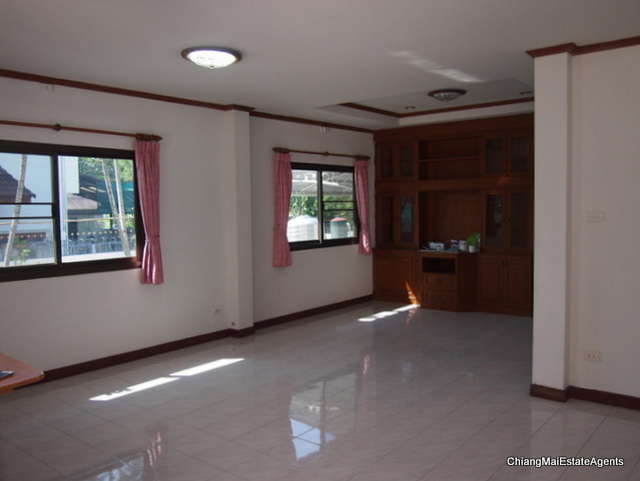 Large 4 Bedroom/3 Bathroom Home For Rent