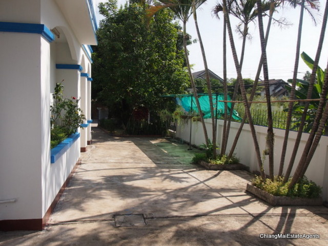 Large 4 Bedroom/3 Bathroom Home For Rent