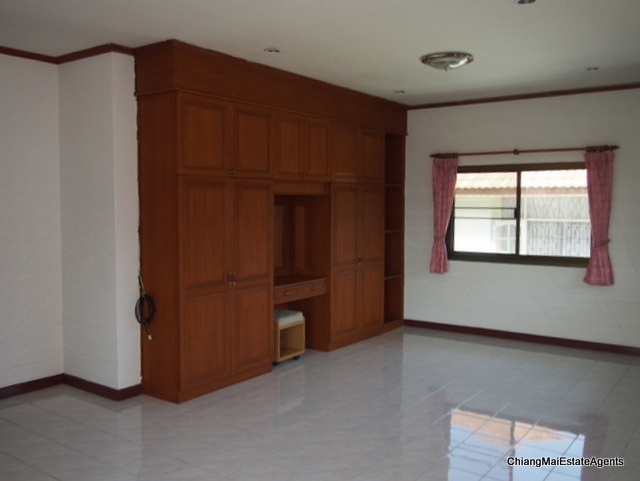 Large 4 Bedroom/3 Bathroom Home For Rent