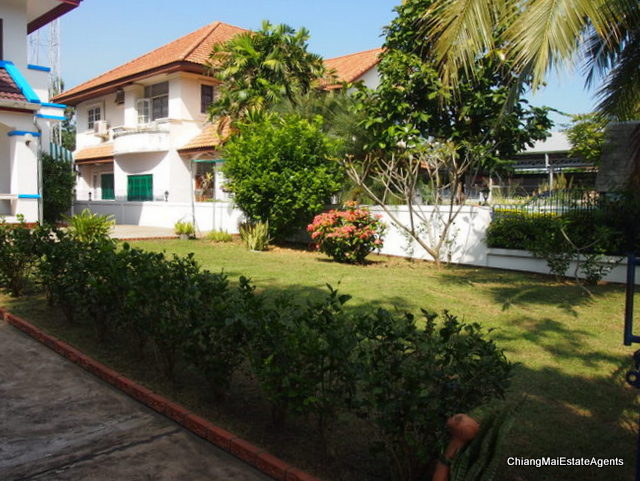 Large 4 Bedroom/3 Bathroom Home For Rent