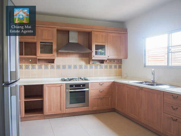 4 Bed Home with Private Pool in Lanna Thara