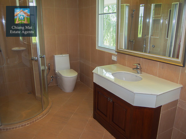 4 Bed Home with Private Pool in Lanna Thara