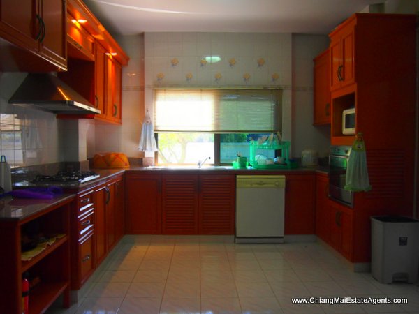 House with Large Garden in Pinery Home