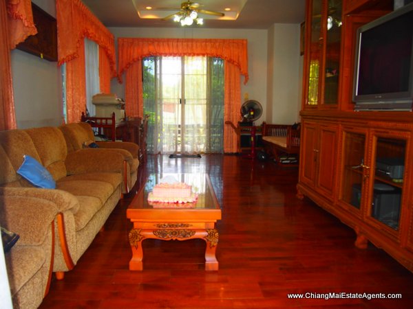 House with Large Garden in Pinery Home