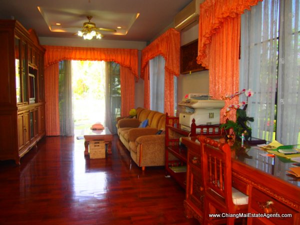 House with Large Garden in Pinery Home