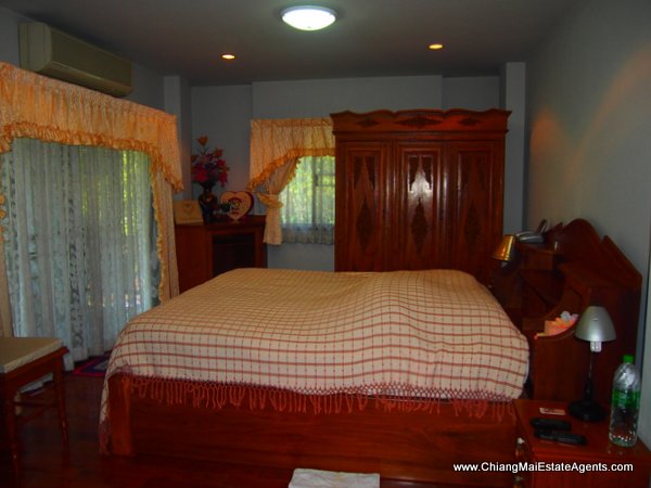House with Large Garden in Pinery Home