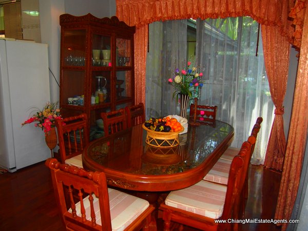 House with Large Garden in Pinery Home