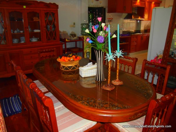 House with Large Garden in Pinery Home