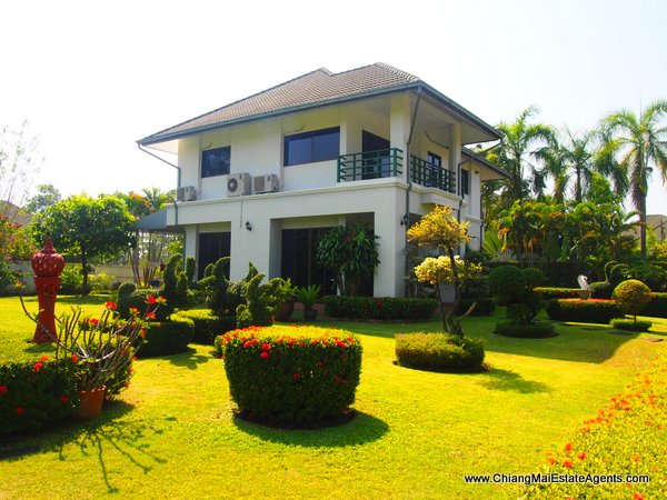 House with Large Garden in Pinery Home