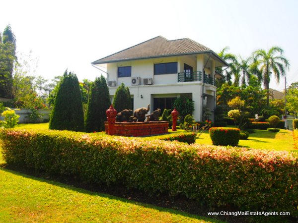 House with Large Garden in Pinery Home