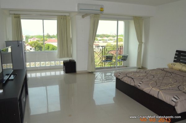 Large Studio Apartment in Galae Thong