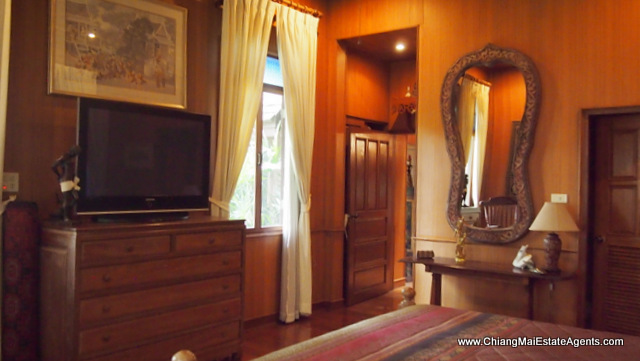 Stunning Teak Home in Saraphi