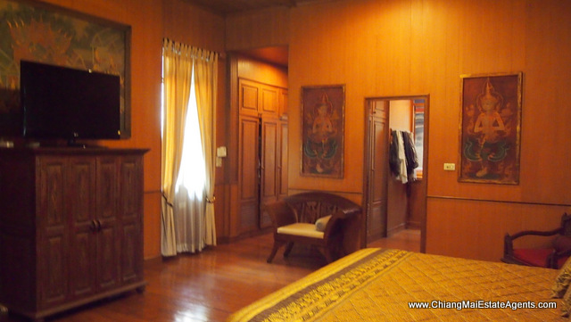 Stunning Teak Home in Saraphi