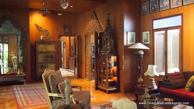 Stunning Teak Home in Saraphi