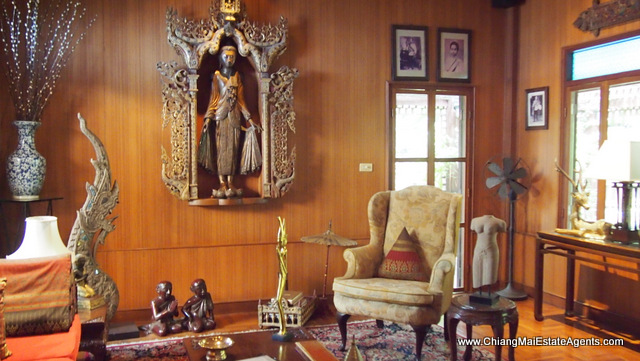 Stunning Teak Home in Saraphi
