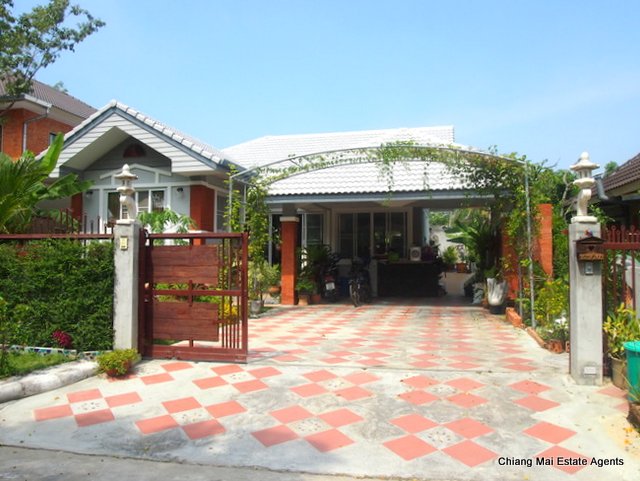 Amazing 3 Bedroom Bungalow with Pool