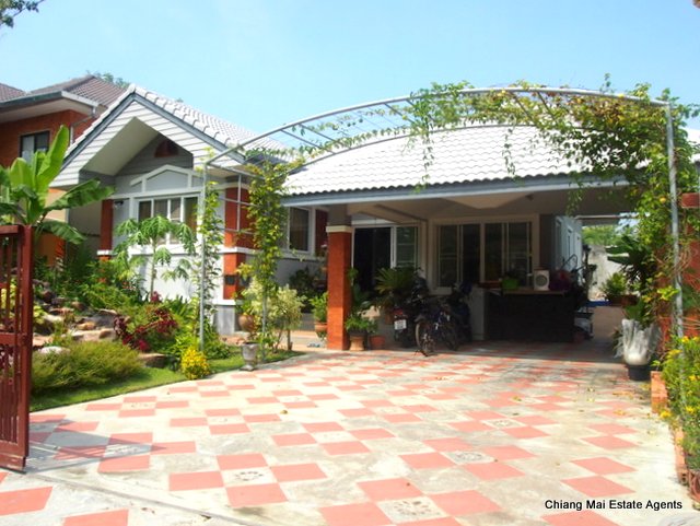 Amazing 3 Bedroom Bungalow with Pool
