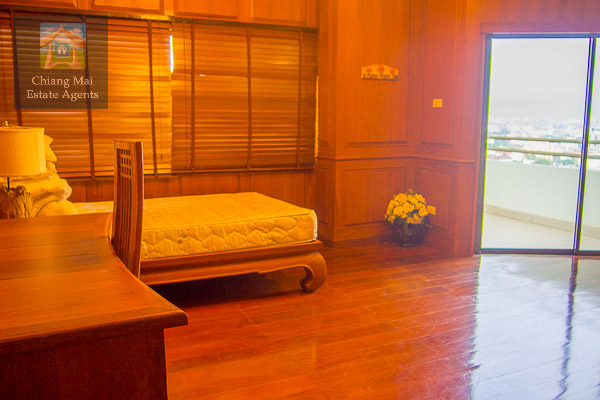 Gorgeous Teak 2 Bedroom Condo For Rent