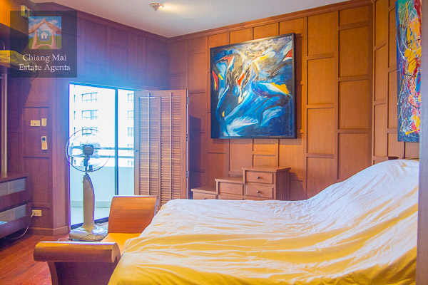 Gorgeous Teak 2 Bedroom Condo For Rent
