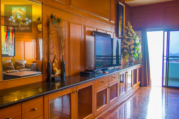 Gorgeous Teak 2 Bedroom Condo For Rent