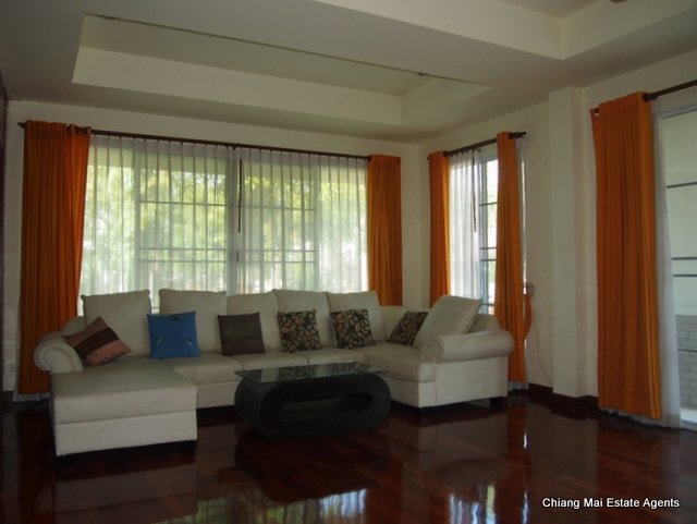 Luxurious 4 Bed/ 4 Bath Home For Rent