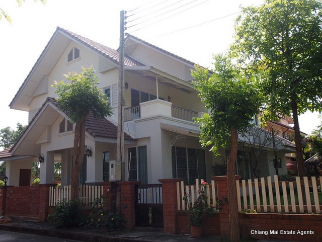 Luxurious 4 Bed/ 4 Bath Home For Rent