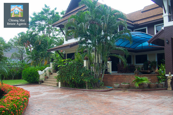 Spacious 4 Bedroom House for Sale in Saraphi, Chiang Mai