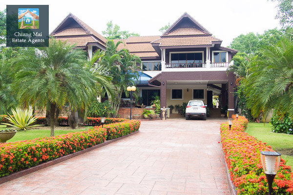 Spacious 4 Bedroom House for Sale in Saraphi, Chiang Mai