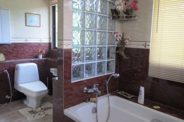 Spacious 4 Bedroom House for Sale in Saraphi, Chiang Mai