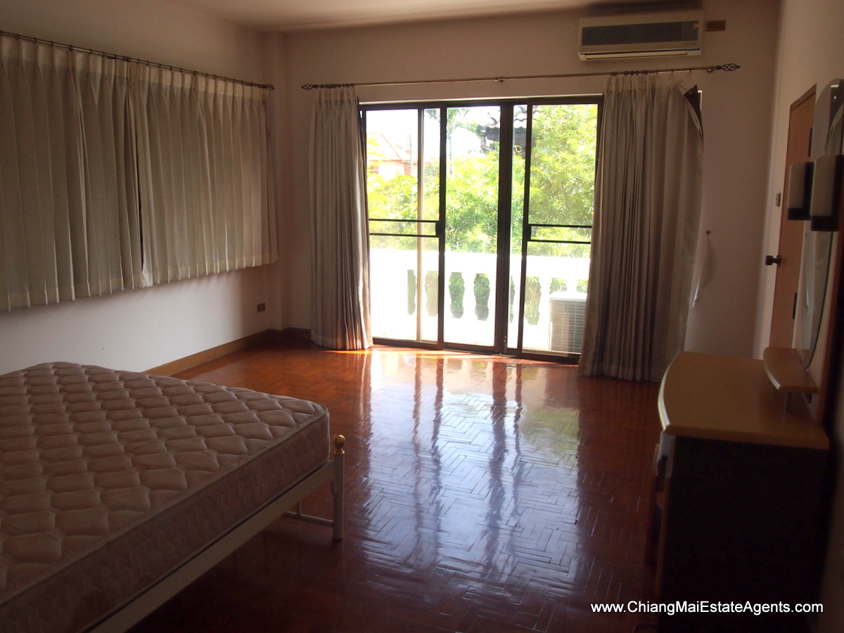 Large 3 Bedroom Home in Moo Baan Nai Fun