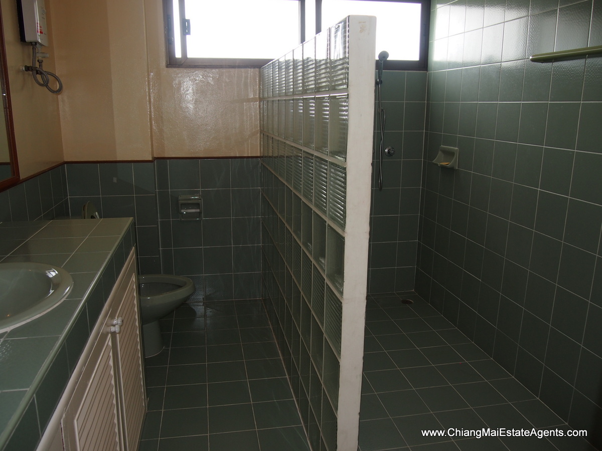 Large 3 Bedroom Home in Moo Baan Nai Fun