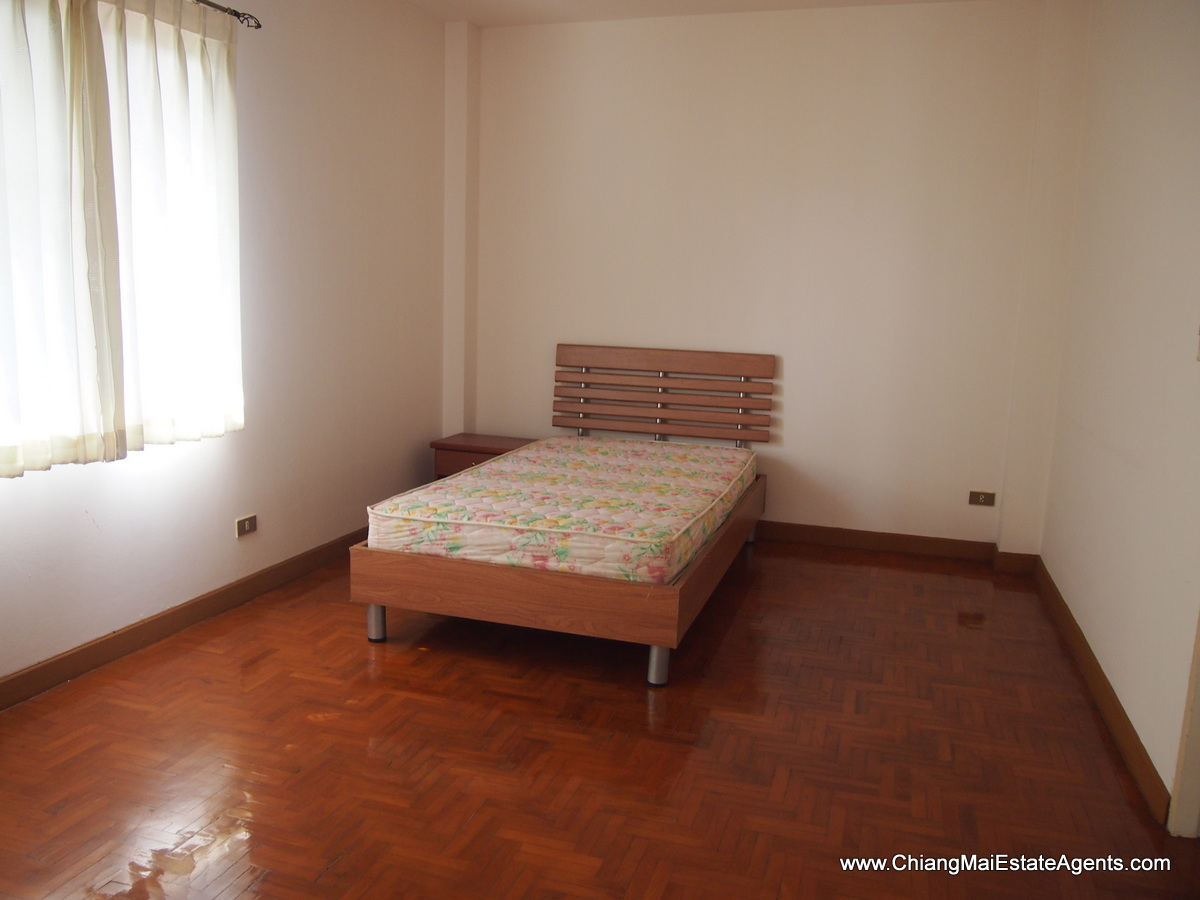 Large 3 Bedroom Home in Moo Baan Nai Fun