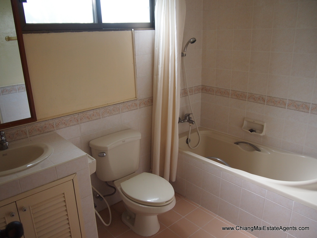 Large 3 Bedroom Home in Moo Baan Nai Fun