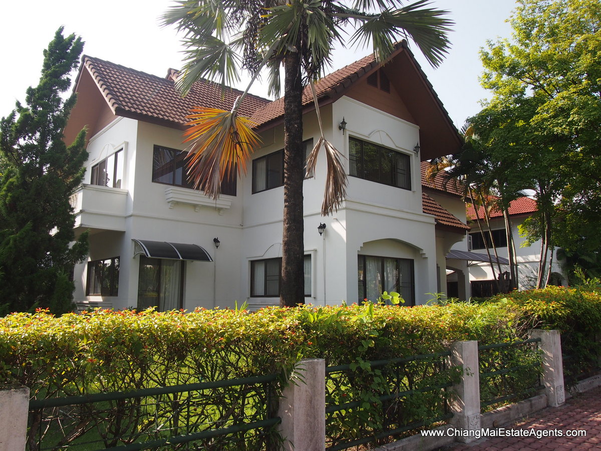 Large 3 Bedroom Home in Moo Baan Nai Fun
