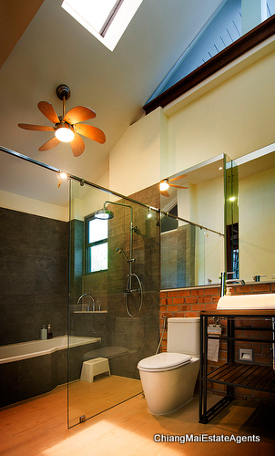 Exceptional 3 Bed/ 3 Bath Home For Sale in Hang Dong
