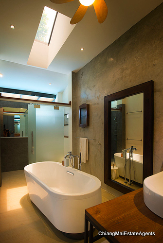 Exceptional 3 Bed/ 3 Bath Home For Sale in Hang Dong