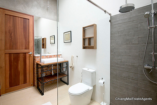 Exceptional 3 Bed/ 3 Bath Home For Sale in Hang Dong