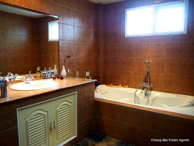 Large Family Home with Private Pool in Home in Park