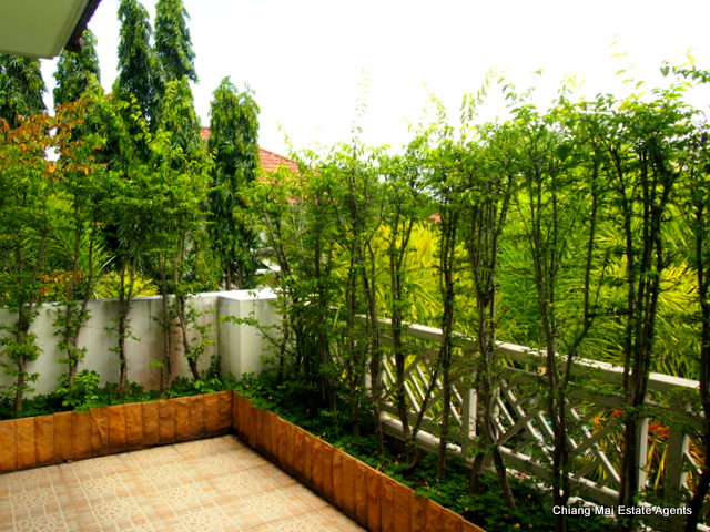 Large Family Home with Private Pool in Home in Park