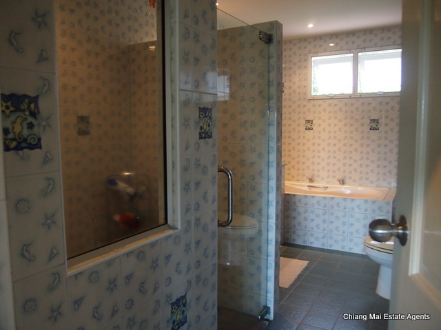 Large Family Home with Private Pool in Home in Park