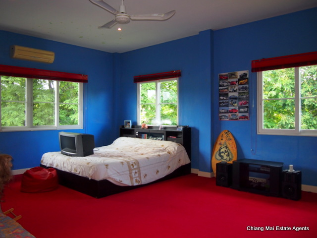 Large Family Home with Private Pool in Home in Park