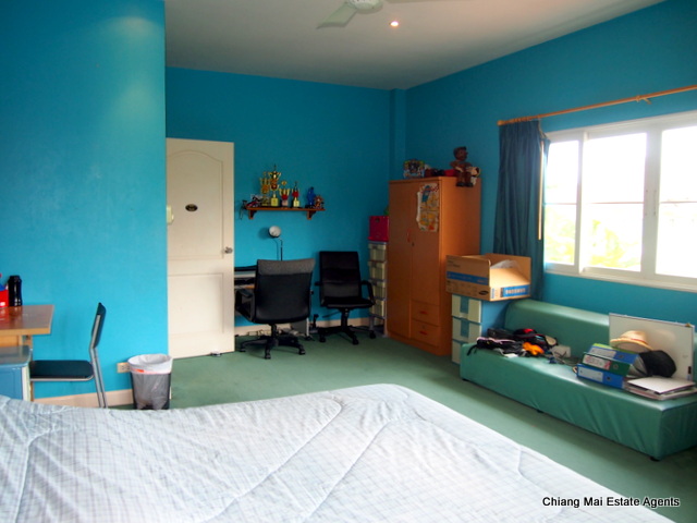 Large Family Home with Private Pool in Home in Park