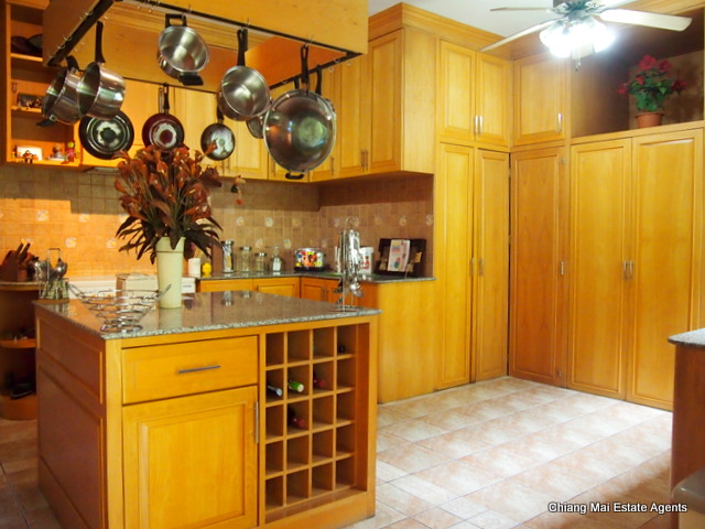 Large Family Home with Private Pool in Home in Park