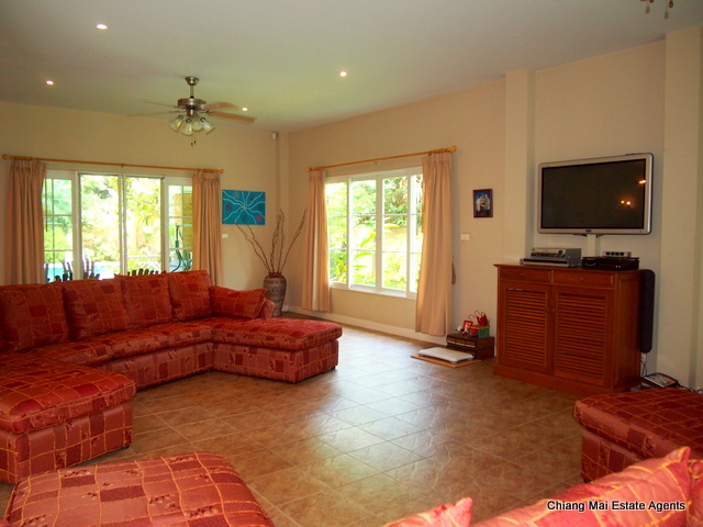 Large Family Home with Private Pool in Home in Park